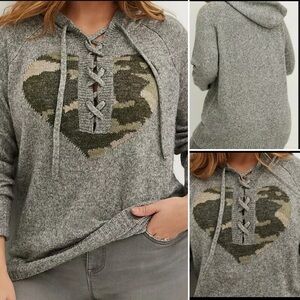 Torrid Long Sleeve Raglan Chunky Knit Camo Heart Hooded Sweater in Grey Green 3X